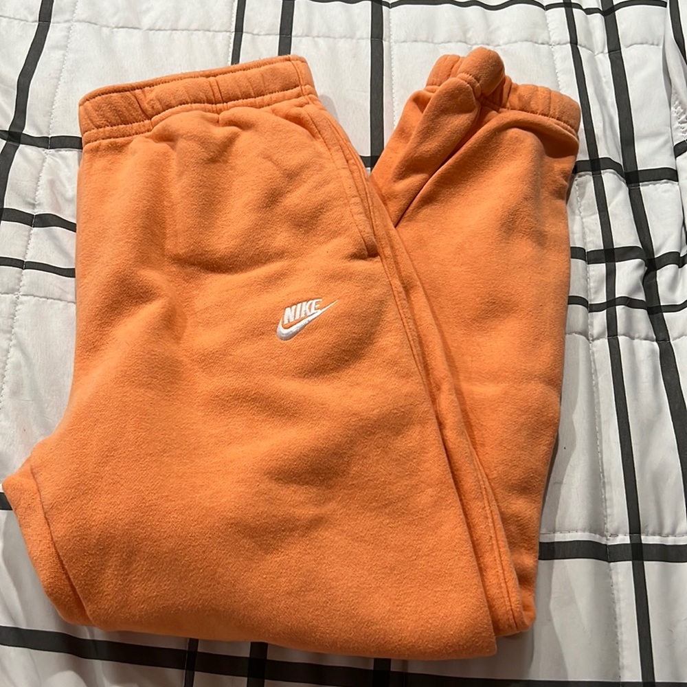 Nike joggers size M